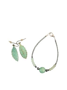 Two Piece Set Beaded Bracelet & Leaf Dangle Earrings Green Gold Tone
